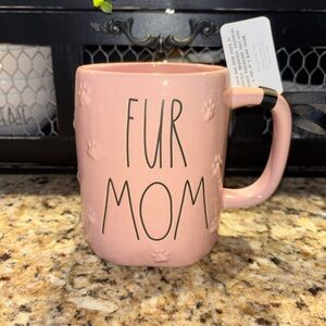 Rae Dunn “FUR MOM” Pink Mug – NWT 🐾